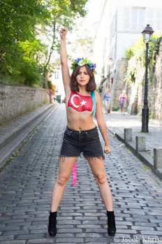 Femen: Türkiye Ortaçağ'ı Yaşıyor...