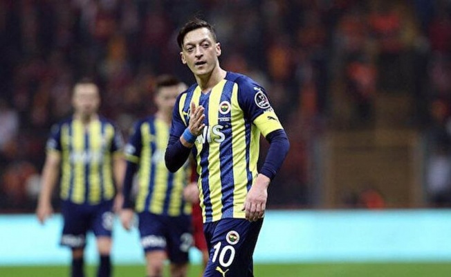 Başakşehir'de 'Kır Zincirlerini' Mesut Özil